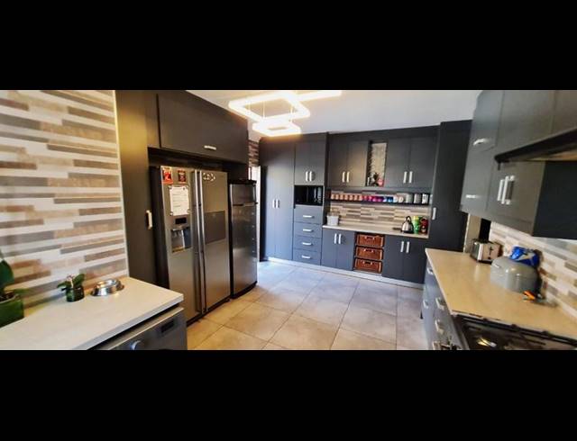3 BEDROOM HOUSE FOR SALE IN BONAERO PARK